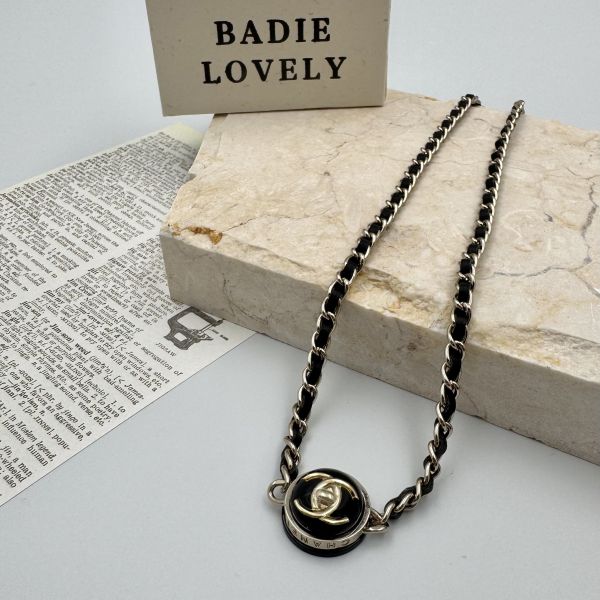 Chanel Vintage鈕扣黑金皮穿頸鏈 