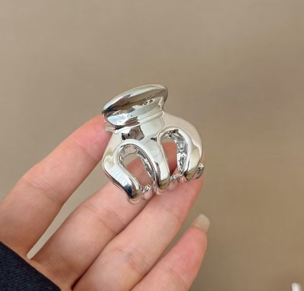銀色亞克力鯊魚夾 