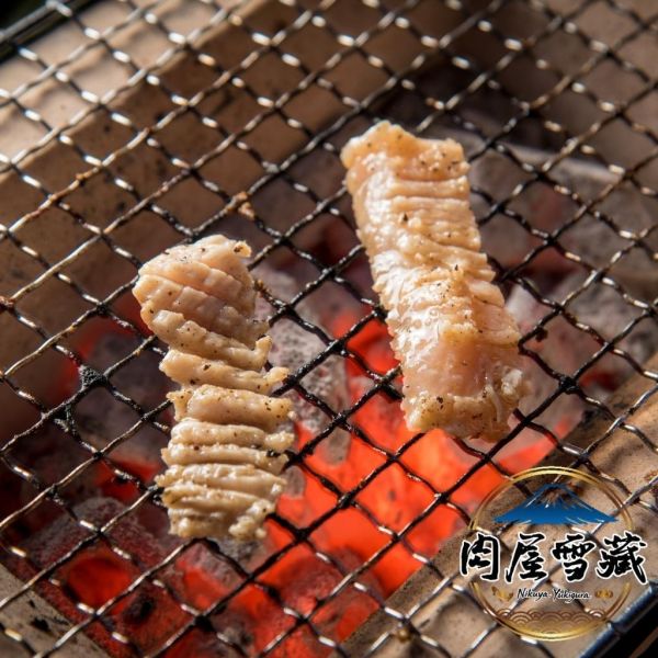 【肉屋雪藏】霜降松板豬 松阪豬、肉屋雪藏、霜降松阪豬、黃金六兩肉、豬頰肉、無腥味豬肉、真空包裝肉品、松阪肉料理