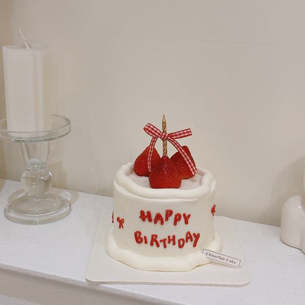 草莓蝴蝶結(12/10後提供) 水果蛋糕,生日蛋糕,鮮奶油蛋糕,新莊蛋糕,新莊甜點,手作蛋糕,韓系蛋糕,簡約蛋糕,柒風蛋糕,紅色小裙擺,ins風蛋糕,草莓蝴蝶結