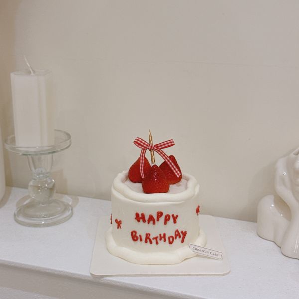 草莓蝴蝶結(12/10後提供) 水果蛋糕,生日蛋糕,鮮奶油蛋糕,新莊蛋糕,新莊甜點,手作蛋糕,韓系蛋糕,簡約蛋糕,柒風蛋糕,紅色小裙擺,ins風蛋糕,草莓蝴蝶結