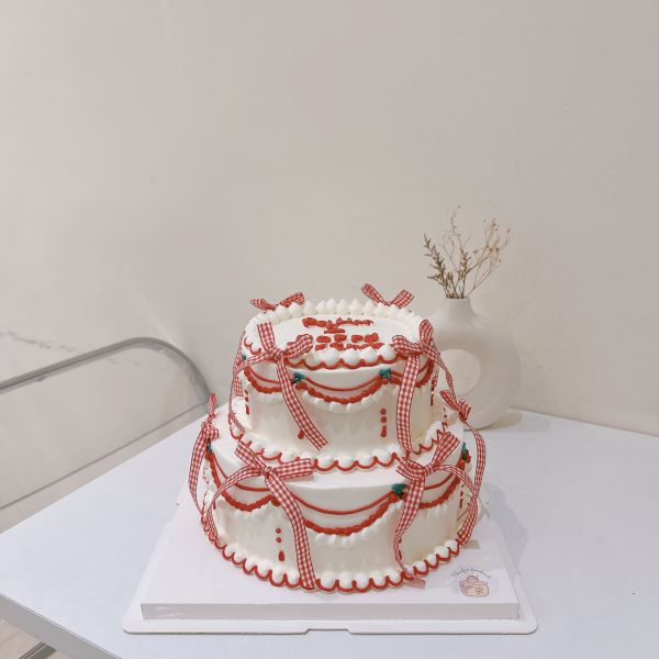 雙層櫻桃緞帶糕（需提前5天訂 水果蛋糕,生日蛋糕,鮮奶油蛋糕,新莊蛋糕,新莊甜點,手作蛋糕,韓系蛋糕,簡約蛋糕,柒風蛋糕,春日裡的小花,手繪蛋糕,粉嫩鬱金香,雙層浪漫韓系緞帶糕
