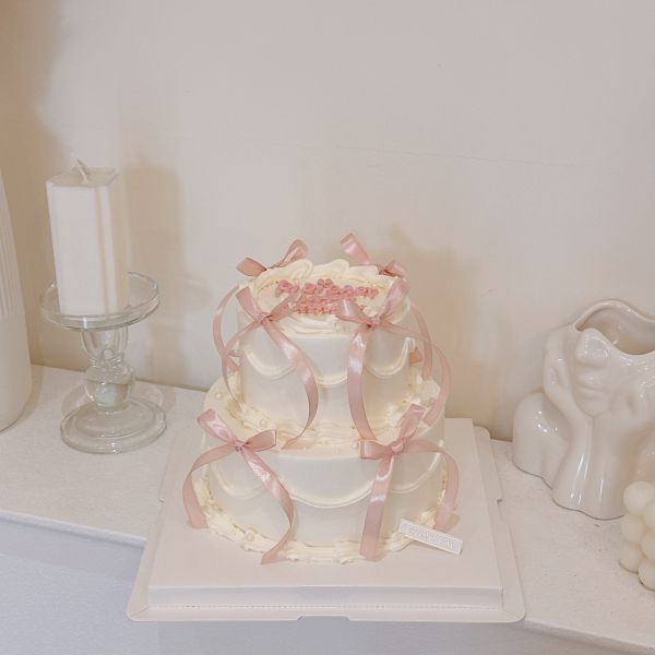 雙層浪漫韓系緞帶糕（需提前5天訂 水果蛋糕,生日蛋糕,鮮奶油蛋糕,新莊蛋糕,新莊甜點,手作蛋糕,韓系蛋糕,簡約蛋糕,柒風蛋糕,春日裡的小花,手繪蛋糕,粉嫩鬱金香,雙層浪漫韓系緞帶糕