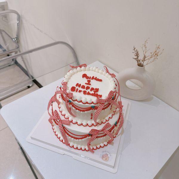 雙層櫻桃緞帶糕（需提前5天訂 水果蛋糕,生日蛋糕,鮮奶油蛋糕,新莊蛋糕,新莊甜點,手作蛋糕,韓系蛋糕,簡約蛋糕,柒風蛋糕,春日裡的小花,手繪蛋糕,粉嫩鬱金香,雙層浪漫韓系緞帶糕