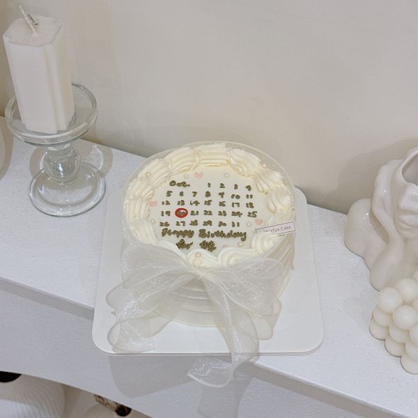 日曆緞帶糕 水果蛋糕,生日蛋糕,鮮奶油蛋糕,新莊蛋糕,新莊甜點,手作蛋糕,韓系蛋糕,簡約蛋糕,柒風蛋糕,櫻桃緞帶糕,浪漫韓系緞帶糕,日曆緞帶糕