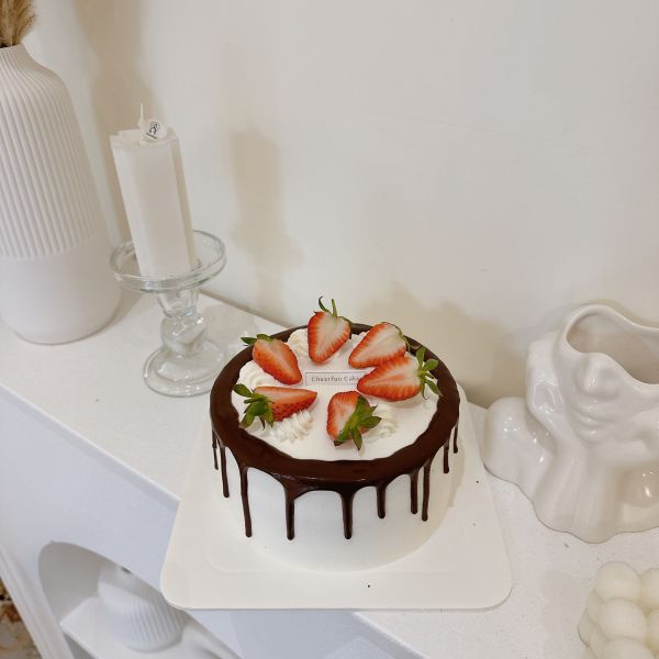 榛果可可草莓(12/10後提供) 白葡萄蛋糕,水果蛋糕,生日蛋糕,鮮奶油蛋糕,新莊蛋糕,新莊甜點,手作蛋糕,韓系蛋糕,簡約蛋糕,柒風蛋糕,草莓蛋糕,榛果可可草莓