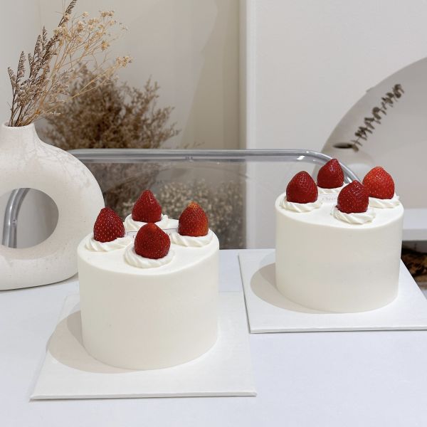 日系草莓蛋糕(12/10後提供) 白葡萄蛋糕,水果蛋糕,生日蛋糕,鮮奶油蛋糕,新莊蛋糕,新莊甜點,手作蛋糕,韓系蛋糕,簡約蛋糕,柒風蛋糕,草莓蛋糕