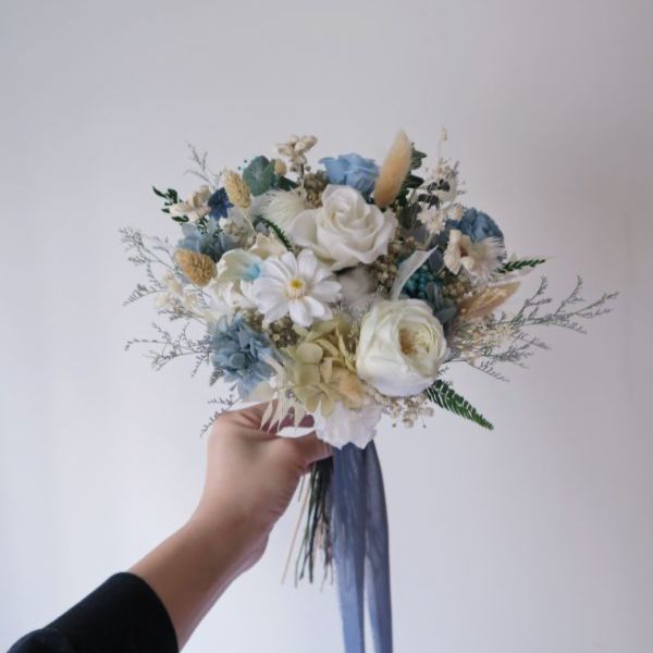 經典圓形永生捧花 30cm 藍白色 台中花店,花藝,乾燥花,鮮花,永生花,求婚花束,情人節花束,母親節花束,開幕花禮,高架花籃