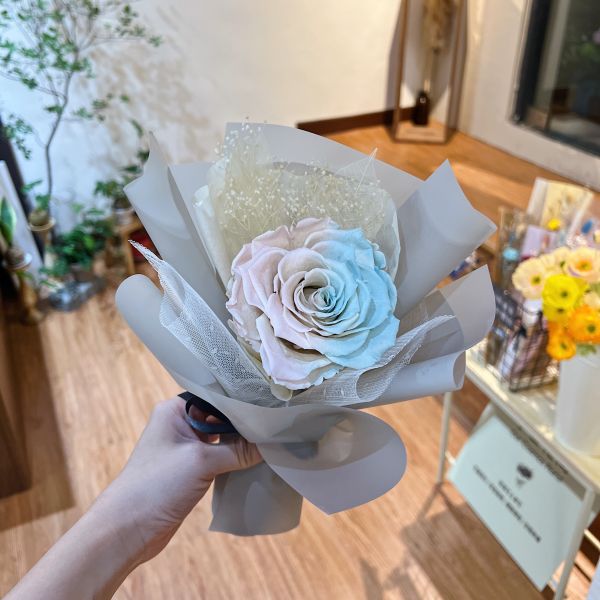 高人氣 厄瓜多永生玫瑰花束 / 多色可選 台中花店,花藝,乾燥花,鮮花,永生花,求婚花束,情人節花束,母親節花束,開幕花禮,高架花籃
