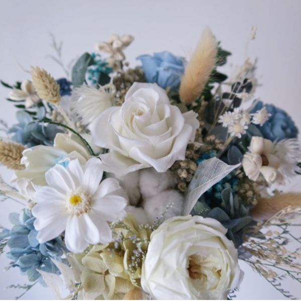 經典圓形永生捧花 30cm 藍白色 台中花店,花藝,乾燥花,鮮花,永生花,求婚花束,情人節花束,母親節花束,開幕花禮,高架花籃