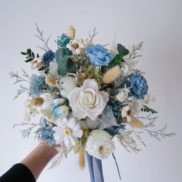 經典圓形永生捧花 30cm 藍白色 台中花店,花藝,乾燥花,鮮花,永生花,求婚花束,情人節花束,母親節花束,開幕花禮,高架花籃