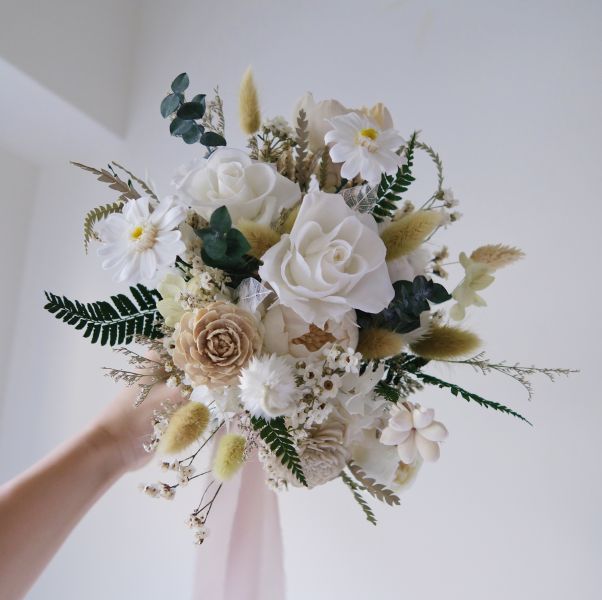 經典圓形永生捧花 30cm 白綠色 台中花店,花藝,乾燥花,鮮花,永生花,求婚花束,情人節花束,母親節花束,開幕花禮,高架花籃