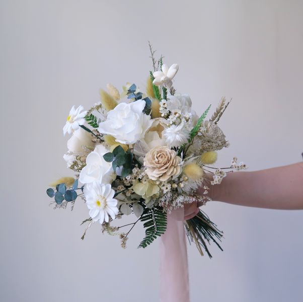 經典圓形永生捧花 30cm 白綠色 台中花店,花藝,乾燥花,鮮花,永生花,求婚花束,情人節花束,母親節花束,開幕花禮,高架花籃