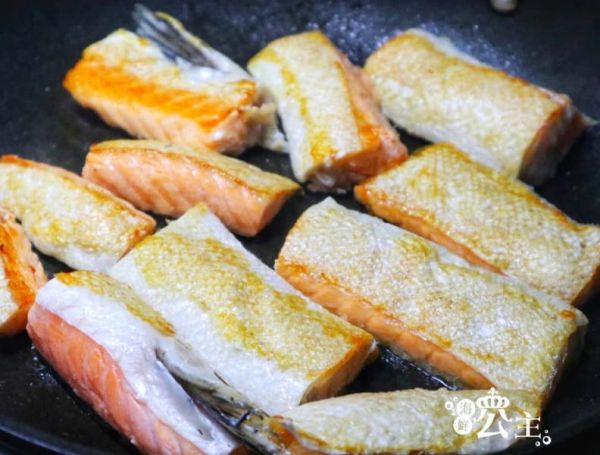 特級鮭魚肚條 **去皮無刺** 料理更加萬用 