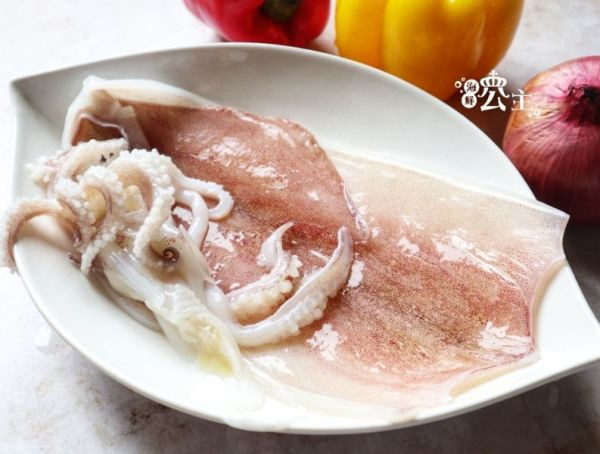 台灣頂級船釣活凍透抽   每盒 500g 以上/2~3隻 每隻體型肥厚約20cm 