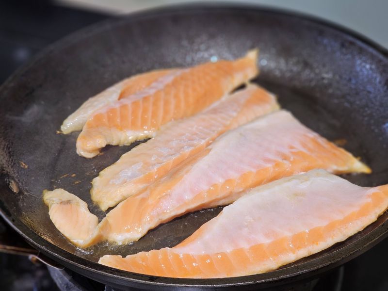 特級鮭魚肚條 **去皮無刺** 料理更加萬用 