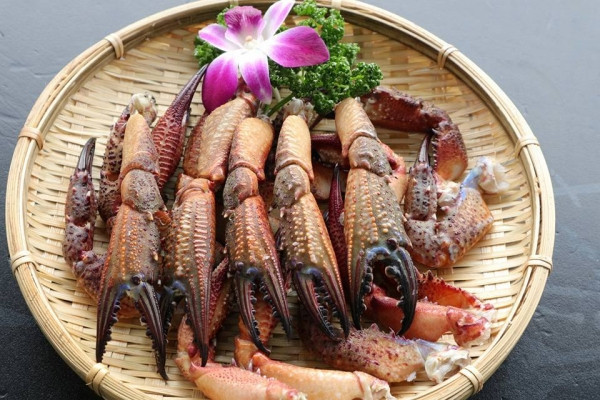 免運【菲律賓石蟹腳】每箱淨重2kg  約60-70隻 