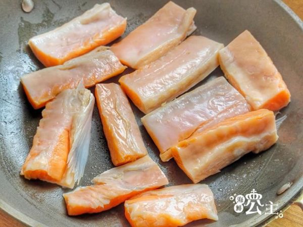 特級鮭魚肚條 **去皮無刺** 料理更加萬用 