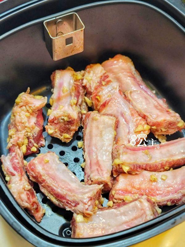 西班牙伊比利豬肋排(原廠包裝)  每排600g  買就送阿順師胡椒粉 買1附送1包  買2附送2包  以此類推  以上 