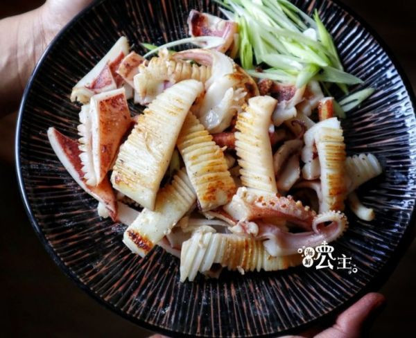 台灣頂級船釣活凍透抽   每盒 500g 以上/2~3隻 每隻體型肥厚約20cm 