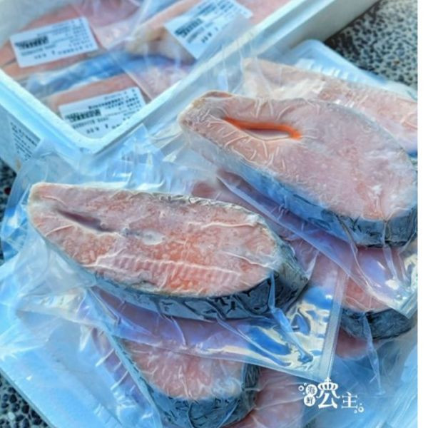 智利厚切鮭魚片   每片淨重280g ± 10% (無包冰) 