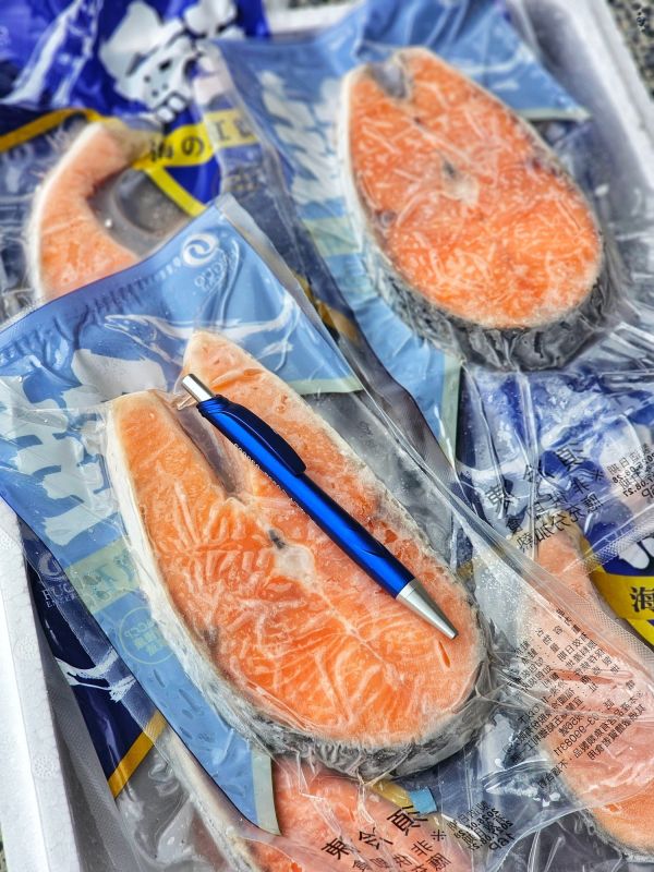 整箱智利厚切鮭魚  (平均每片137.5元)  4.5公斤 16片 