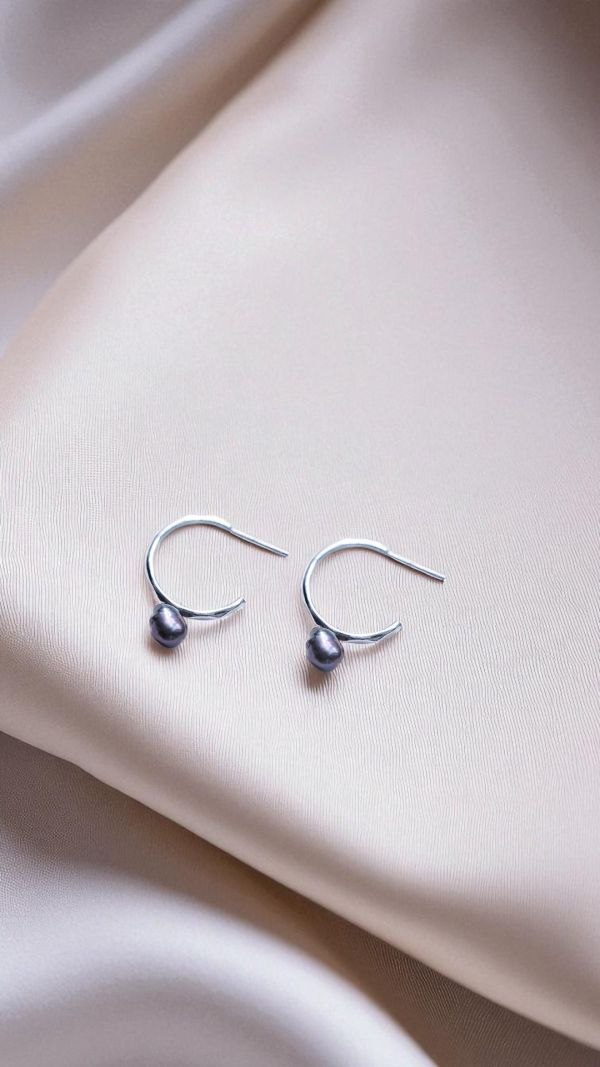 藍野之珠 / Blue Meadow Pearl 925純銀、巴洛克淡水珍珠、耳環