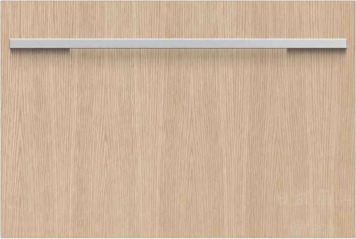 DD60SHI9 洗碗機木紋面板特寫，設計師系列客製化門板搭配簡約金屬把手。