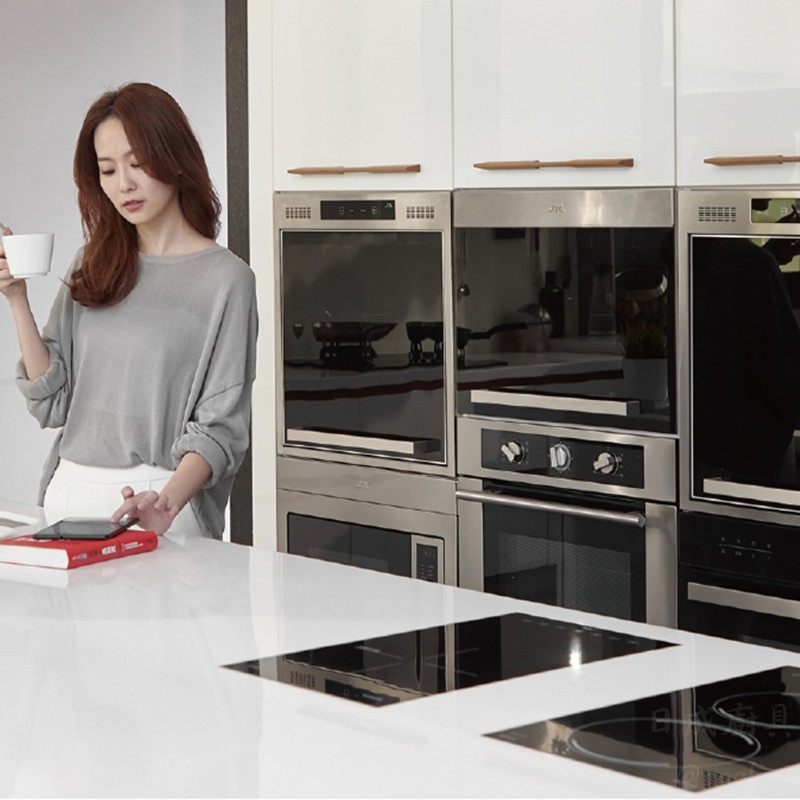 喜特麗 JTEG-200A 雙口電陶爐開放式廚房嵌入安裝情境,搭配現代極簡中島與系統廚櫃。