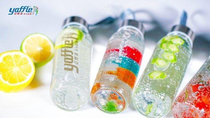 亞爾浦專用玻璃隨身瓶盛裝繽紛氣泡飲品