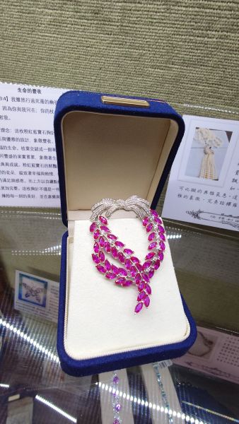 粉紅藍寶石麥穗精工胸針 重量15g 