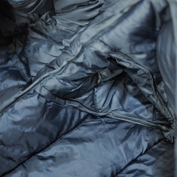 嬰兒羽絨外套-藍色北極熊 嬰兒羽絨外套, 寶寶保暖外套, 兒童防寒衣, 環保羽絨棉, 北極熊童裝, 嬰兒連帽外套, 冬季童裝推薦, 輕量保暖外套, 嬰幼兒服飾, 深藍色童裝, 越南製童裝, 幼兒禦寒裝備, 寶寶出遊外套