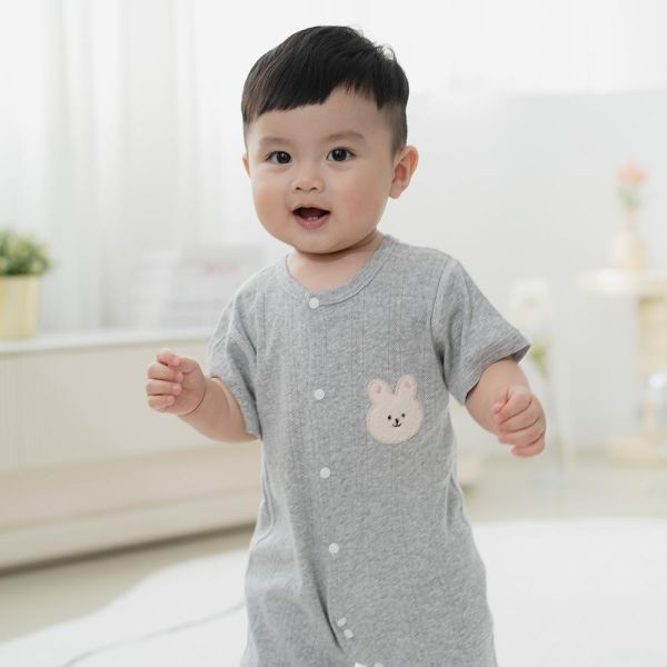 有機棉短袖連身衣-可愛小兔(灰) 有機棉短袖連身衣,可愛小兔,100%有機棉,台灣製童裝,環保印染,嬰兒親膚衣物,包屁衣,寶寶外出服