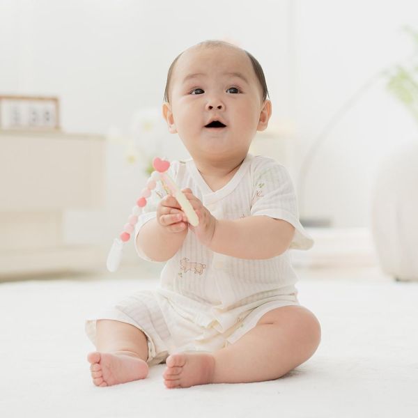 薄棉短袖連身衣-花園兔兔 薄棉短袖連身衣,花園兔兔,100%純棉,台灣製童裝,環保印染,嬰兒涼感衣,包屁衣,寶寶夏日穿搭