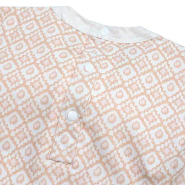 純棉長袖連身衣-菱格蝴蝶結 嬰兒連身衣,純棉童裝,菱格紋包屁衣,蝴蝶結女嬰服飾,高品質寶寶衣服,長袖連身爬服,嬰幼兒純棉衣物,滿月禮盒推薦,透氣嬰兒服,優雅公主風童裝,親膚棉質連身裝,日常嬰兒穿搭