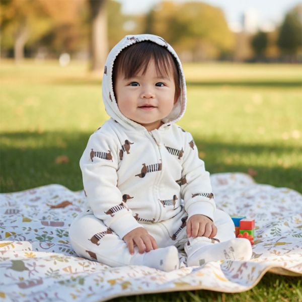 有機棉連帽雙拉鍊長袖連身衣-彈簧狗 有機棉童裝, 寶寶連帽連身衣, 彈簧狗連身衣, 100%有機棉, MIT童裝, 台灣製造嬰兒服, 親膚透氣連身衣, 嬰幼兒連身衣, 可愛童裝推薦, 友善環境服飾, 寶寶穿搭, 彈簧狗圖案, 無毒有機棉質連身衣, 嬰兒連帽衫。