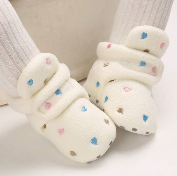 嬰兒保暖鞋-彩色愛心 極致保暖,對抗寒冬,親膚柔軟,可愛花色,溫暖紮實,穿脫方便,照顧寶寶