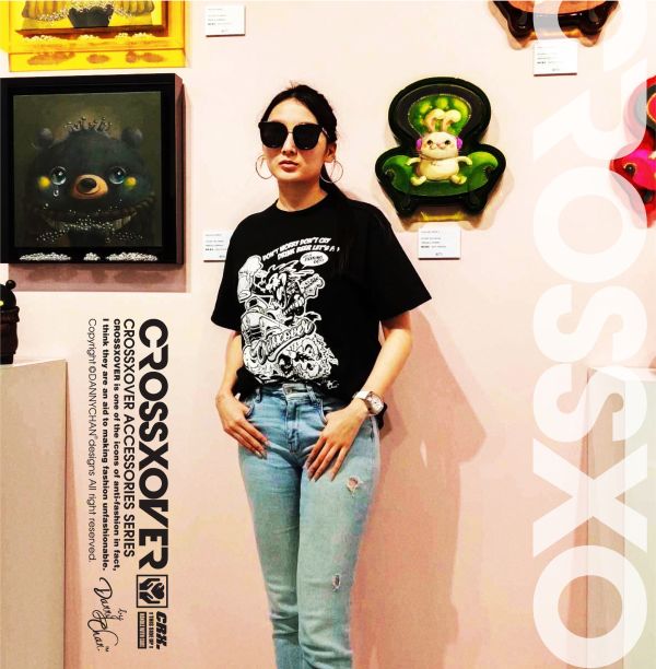 Crossxover塗鴉短袖TEE 塗鴉短袖TEE,潮流品牌,創意總監/創辦人,Danny Chan,香港著名設計師,平面廣告設計,世界各地巡迴展出。CROSSXOVER,跨界合作,手錶,首飾,服裝,公仔,玩具,行李箱,老夫子設計。