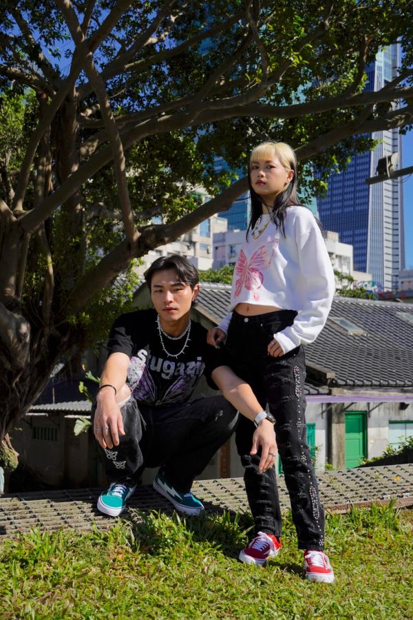 STUGAZI DENIM x CRAWING DEATH BUTTERFLY RHINESTONE DAMAGED DENIM 鉚釘割破丹寧長褲 黑色鉚釘單寧割破長褲,設計師,日本製,設計項鍊,潮流飾品,選品,設計搭配,設計服裝,潮流服飾,潮流搭配,搭配教學,潮流穿搭,時尚搭配,手錶,潮流品牌,精選商品,優質商品,黃銅,鍍銀,珍珠,蝴蝶,貝殼,頸鍊