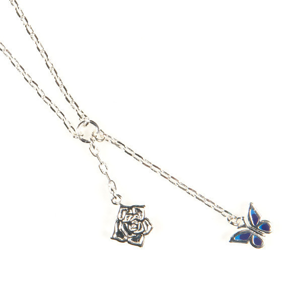 銀藍蝴蝶玫瑰Y字細鍊 Rosy Blue Butterfly Petite 日本設計師,日本製,設計項鍊,潮流飾品,選品,設計搭配,設計服裝,潮流服飾,潮流搭配,搭配教學,潮流穿搭,時尚搭配,手錶,潮流品牌,精選商品,優質商品,黃銅,蝴蝶,細鍊,18K鍍金,珍珠,貝殼,鍍銀