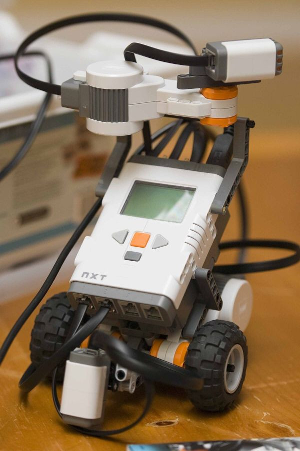 樂高機器人工程與編程  Robotics with LEGO Robots - Engineering & Coding-2025-UCLA Summer Camp LEGO 機器人營隊, 美國遊學課程, 在 UCLA 上課, 小學生機器人營, ROBOWARS 機器人比賽, LEGO 機器人程式, 機器人夏令營推薦, 美國兒童 STEM 課程, 機器人設計與編程, 暑期營隊 2025, 美國遊學推薦, STEAM 機器人課程, 少年工程營隊, LEGO 程式學習, 編程與挑戰營