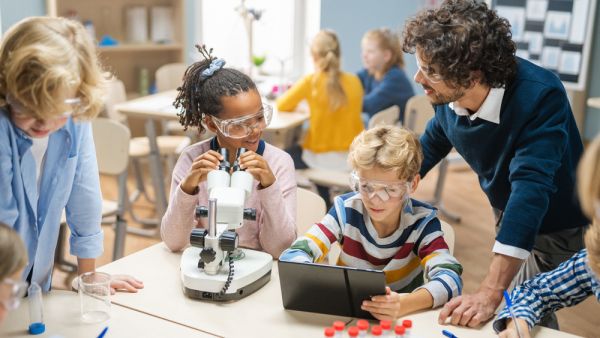 STEAM競賽週  STEAM Competition Week-2025-UCLA Summer Camp STEAM 錦標賽夏令營, 美國遊學課程, 在 UCLA 上課, 小學生 STEAM 營隊, STEAM 創意挑戰營, 跨領域學習營, 全國競賽營, 問題解決訓練營, 美國兒童夏令營, 團隊合作課程, 科學藝術技術營, STEAM 應用學習, 美國遊學推薦, 競技型學習營, 2025 STEAM 營隊
