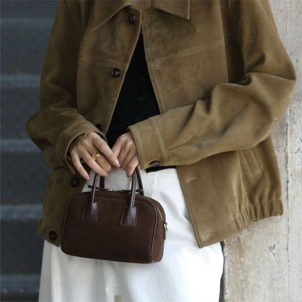 麂皮波士頓包-深咖 女包推薦,女用包包,側背包女,肩背包女,手提包女,百搭女包,通勤包推薦,小包推薦女,女用小方包,大容量女包,托特包女,腋下包女,馬鞍包女,封口包,拉鍊包,真皮女包,編織包女款,棉麻包推薦,質感女包.小眾女包品牌,麂皮包,流蘇包