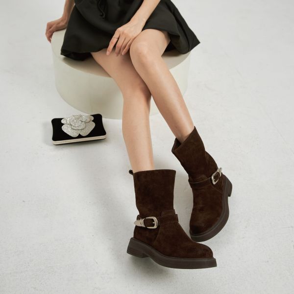 瀟灑一回-麂皮帶扣中筒靴-咖啡色 小白鞋,餅乾鞋,厚底鞋,休閒鞋,鬆餅鞋,真皮鞋,送客神器,情侶鞋,球鞋,厚底球鞋,樂福鞋,瑪莉珍鞋,高跟鞋,女鞋,勃肯鞋,短靴,切爾西靴,踝靴,靴子,中筒靴,長靴