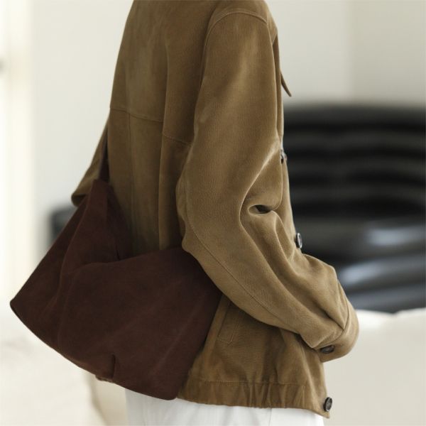 麂皮鬆弛包-深咖 女包推薦,女用包包,側背包女,肩背包女,手提包女,百搭女包,通勤包推薦,小包推薦女,女用小方包,大容量女包,托特包女,腋下包女,馬鞍包女,封口包,拉鍊包,真皮女包,編織包女款,棉麻包推薦,質感女包.小眾女包品牌,麂皮包,流蘇包