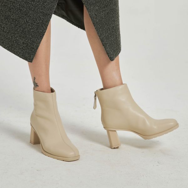 日常造型升級中-中線方頭踝靴-奶油白 小白鞋,餅乾鞋,厚底鞋,休閒鞋,鬆餅鞋,真皮鞋,送客神器,情侶鞋,球鞋,厚底球鞋,樂福鞋,瑪莉珍鞋,高跟鞋,女鞋,勃肯鞋,短靴,切爾西靴,踝靴,靴子,中筒靴,長靴,尖頭靴