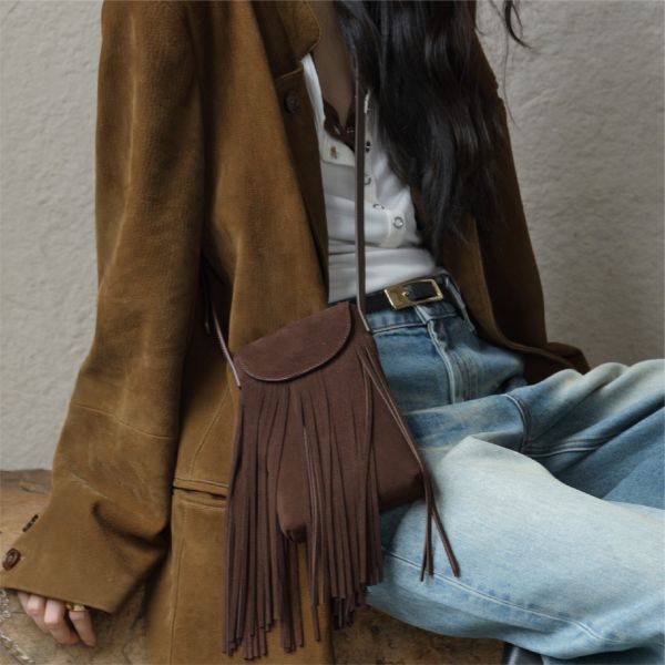 麂皮長流蘇包-深咖 女包推薦,女用包包,側背包女,肩背包女,手提包女,百搭女包,通勤包推薦,小包推薦女,女用小方包,大容量女包,托特包女,腋下包女,馬鞍包女,封口包,拉鍊包,真皮女包,編織包女款,棉麻包推薦,質感女包.小眾女包品牌,麂皮包,流蘇包