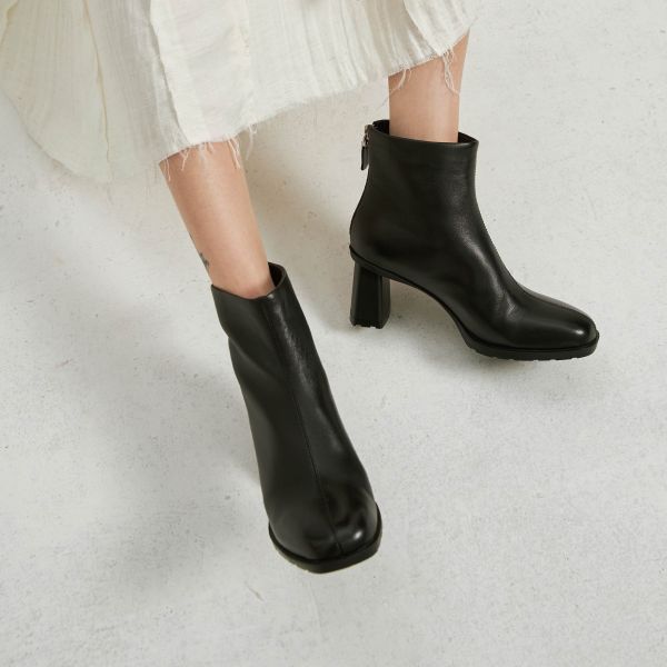 日常造型升級中-中線方頭踝靴-奶油黑 小白鞋,餅乾鞋,厚底鞋,休閒鞋,鬆餅鞋,真皮鞋,送客神器,情侶鞋,球鞋,厚底球鞋,樂福鞋,瑪莉珍鞋,高跟鞋,女鞋,勃肯鞋,短靴,切爾西靴,踝靴,靴子,中筒靴,長靴,尖頭靴