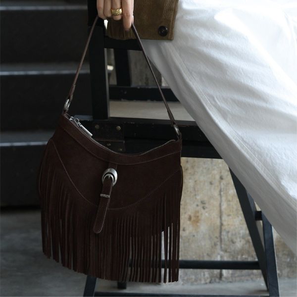 麂皮馬鞍包-深咖 女包推薦,女用包包,側背包女,肩背包女,手提包女,百搭女包,通勤包推薦,小包推薦女,女用小方包,大容量女包,托特包女,腋下包女,馬鞍包女,封口包,拉鍊包,真皮女包,編織包女款,棉麻包推薦,質感女包.小眾女包品牌,麂皮包,流蘇包