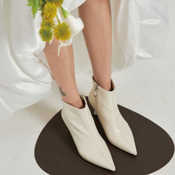 美劇主角登場鞋-酒杯跟尖頭靴-光澤白 小白鞋,餅乾鞋,厚底鞋,休閒鞋,鬆餅鞋,真皮鞋,送客神器,情侶鞋,球鞋,厚底球鞋,樂福鞋,瑪莉珍鞋,高跟鞋,女鞋,勃肯鞋,短靴,切爾西靴,踝靴,靴子,中筒靴,長靴,尖頭靴